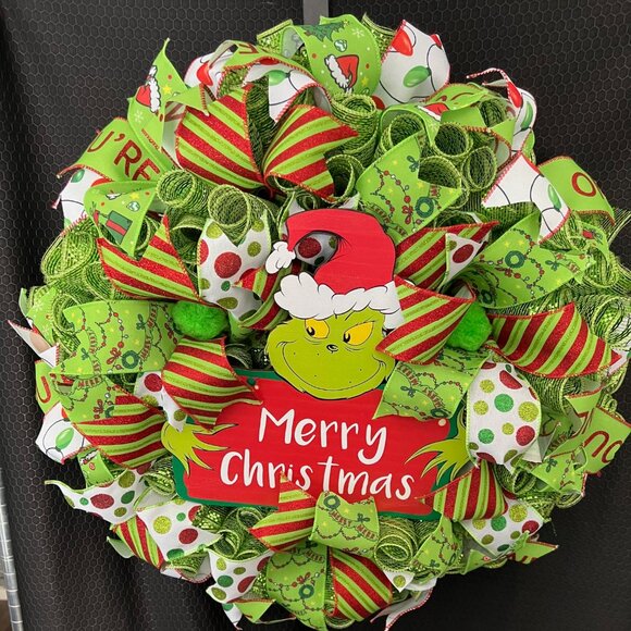 Grinch Wreath Made of Deco Mesh - Picture 1 of 1